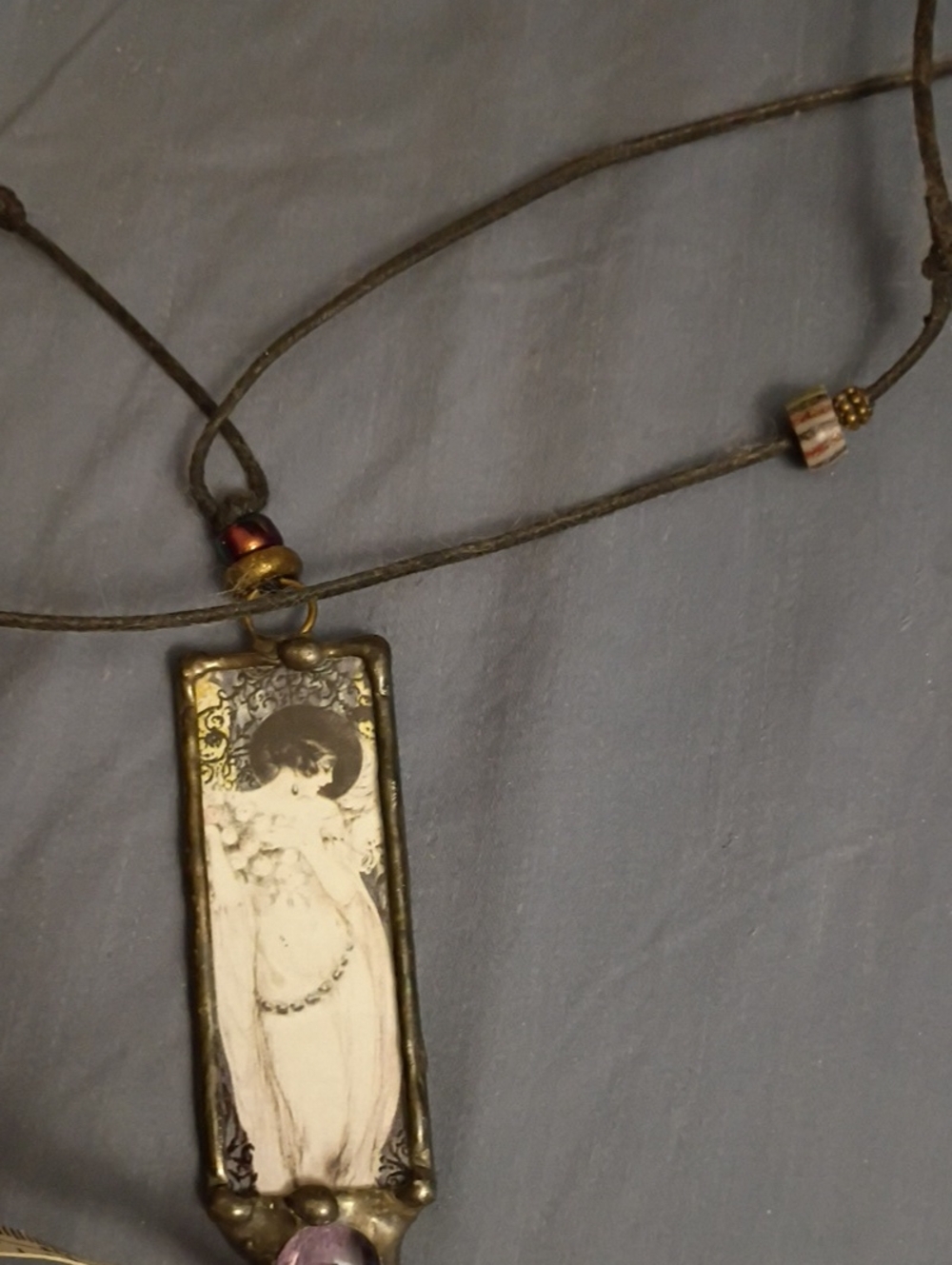 Vintage White and Purple Art Nouveau Pendant Necklace - Picture 6 of 6